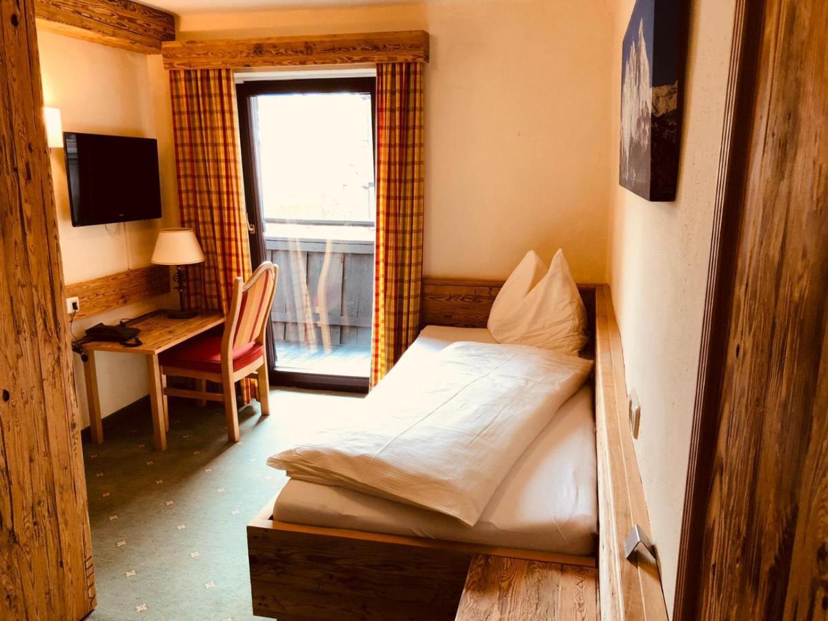 Hotel Roesslwirt كيرشبرغ ان تيرول المظهر الخارجي الصورة