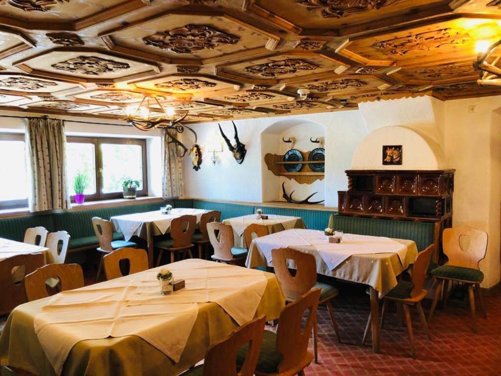 Hotel Roesslwirt كيرشبرغ ان تيرول المظهر الخارجي الصورة