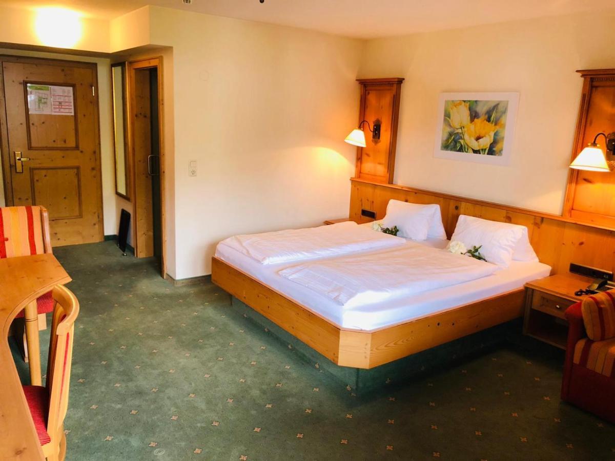 Hotel Roesslwirt كيرشبرغ ان تيرول المظهر الخارجي الصورة
