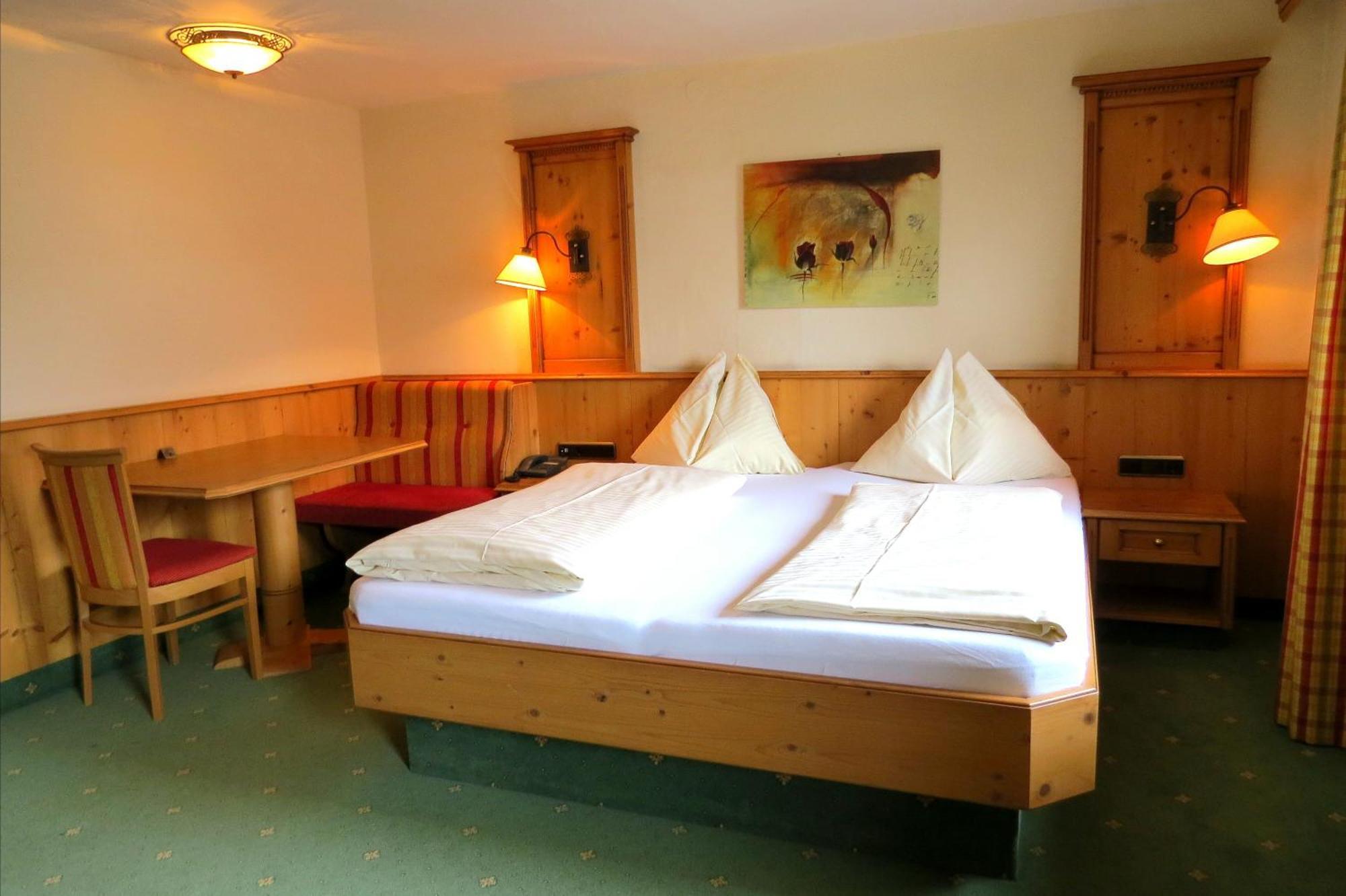 Hotel Roesslwirt كيرشبرغ ان تيرول المظهر الخارجي الصورة