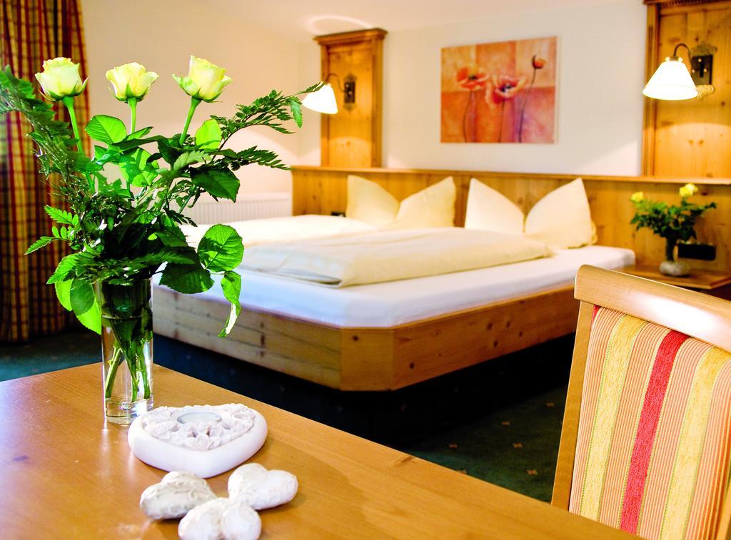 Hotel Roesslwirt كيرشبرغ ان تيرول المظهر الخارجي الصورة